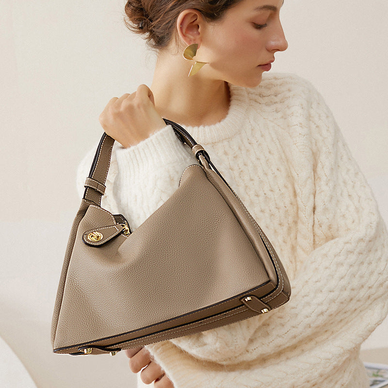 Visly Shoulder Bag