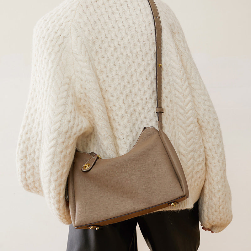 Visly Shoulder Bag